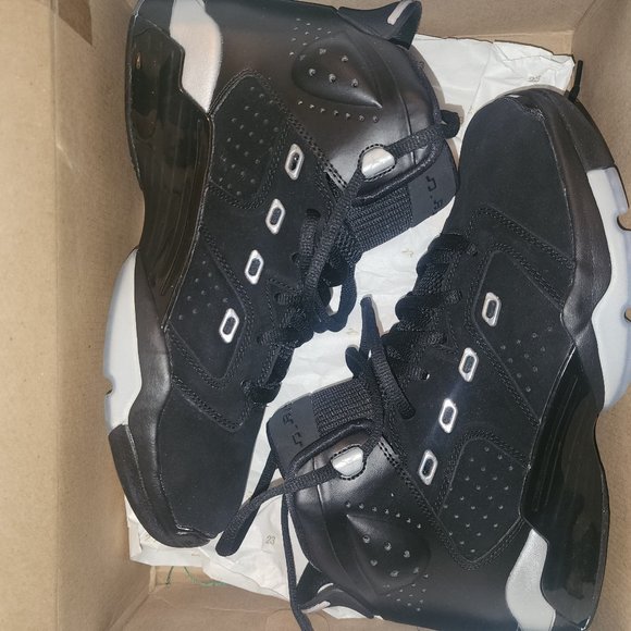 Three pairs of Jordan 6